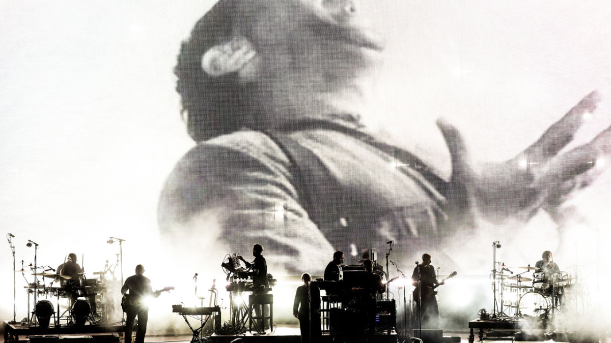 MASSIVE ATTACK İSTANBUL’DA TARİHİ BİR KONSERE İMZA ATTI