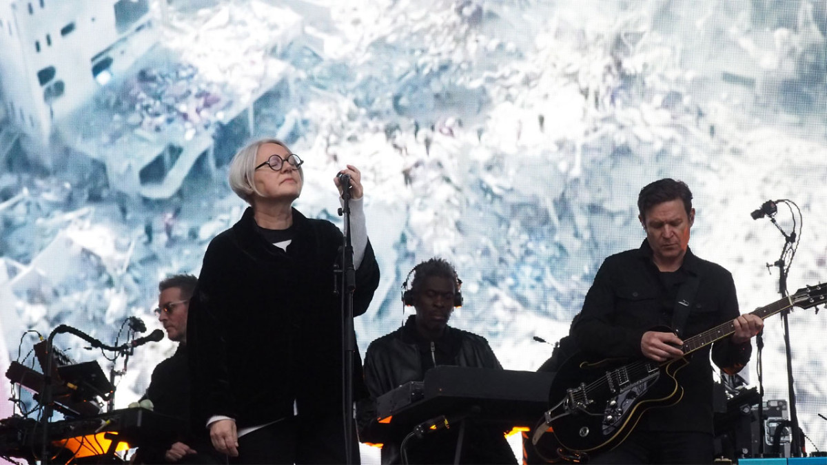 MASSIVE ATTACK SAHNESİNDE ÜNLÜ İSİMLERİ AĞIRLAYACAK