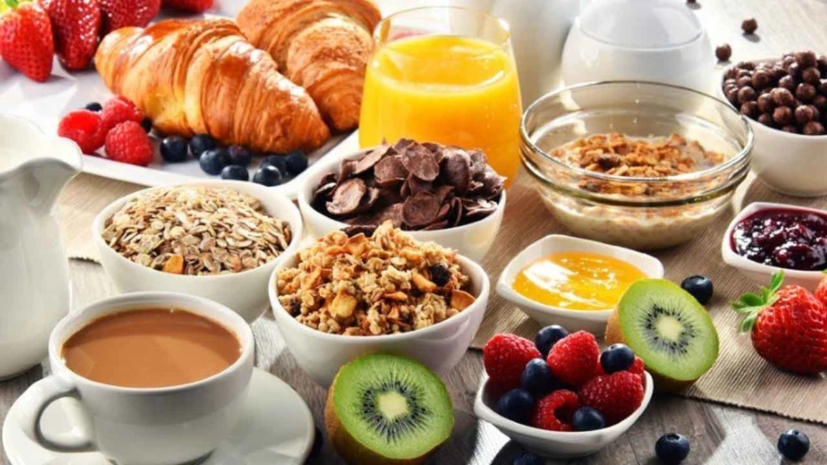 SAĞLIKLI BESLENMEK İÇİN SABAH KAHVALTISINDA NELERE DİKKAT EDİLMELİ?